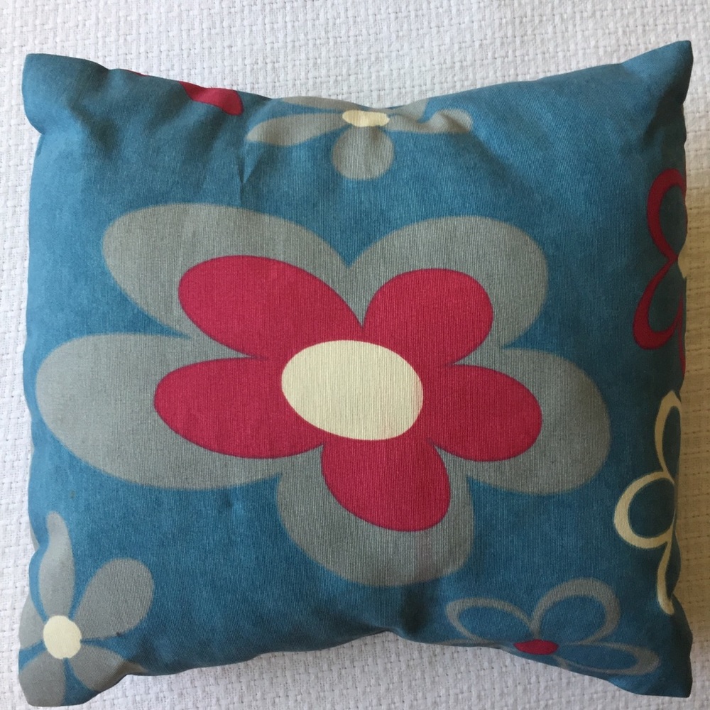 Hand made decorative pillow set